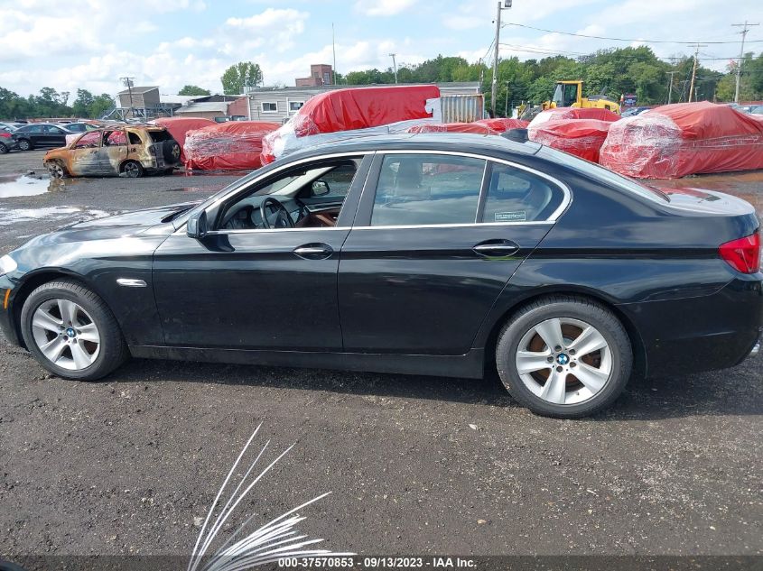 2013 BMW 5 SERIES 528I XDRIVE - WBAXH5C54DD111383