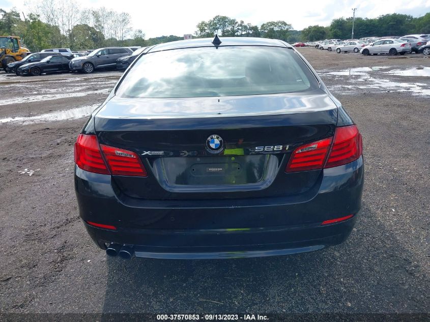 2013 BMW 5 SERIES 528I XDRIVE - WBAXH5C54DD111383