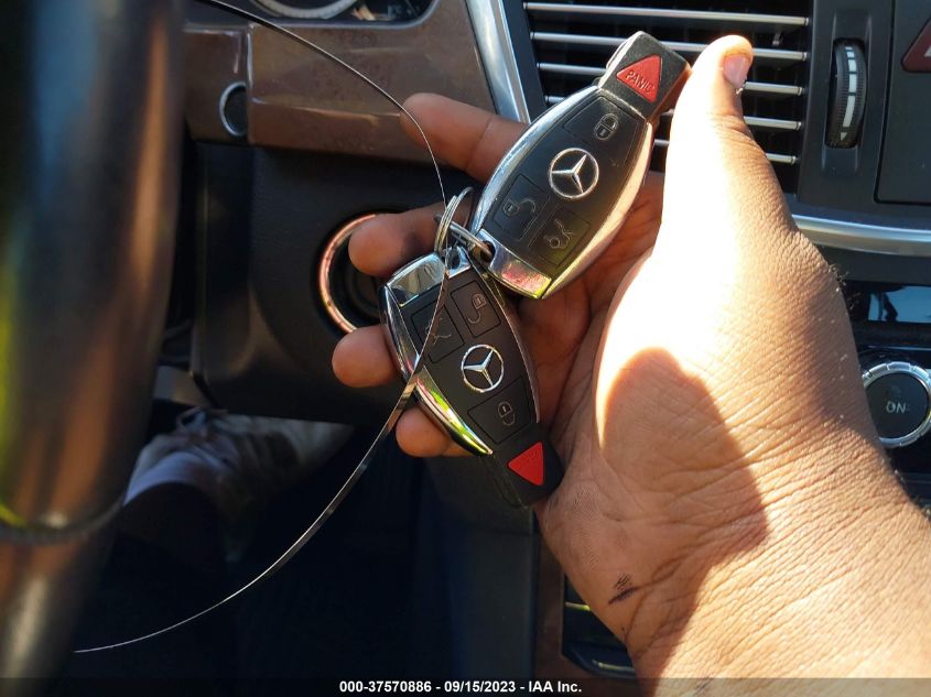 2013 MERCEDES-BENZ E 350 WDDHF5KB8DA709469