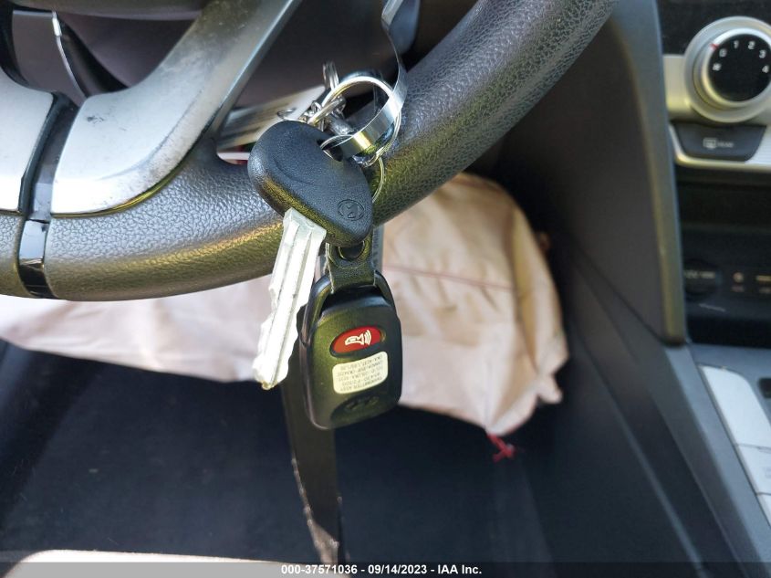 2019 HYUNDAI ELANTRA SE - 5NPD74LFXKH467405