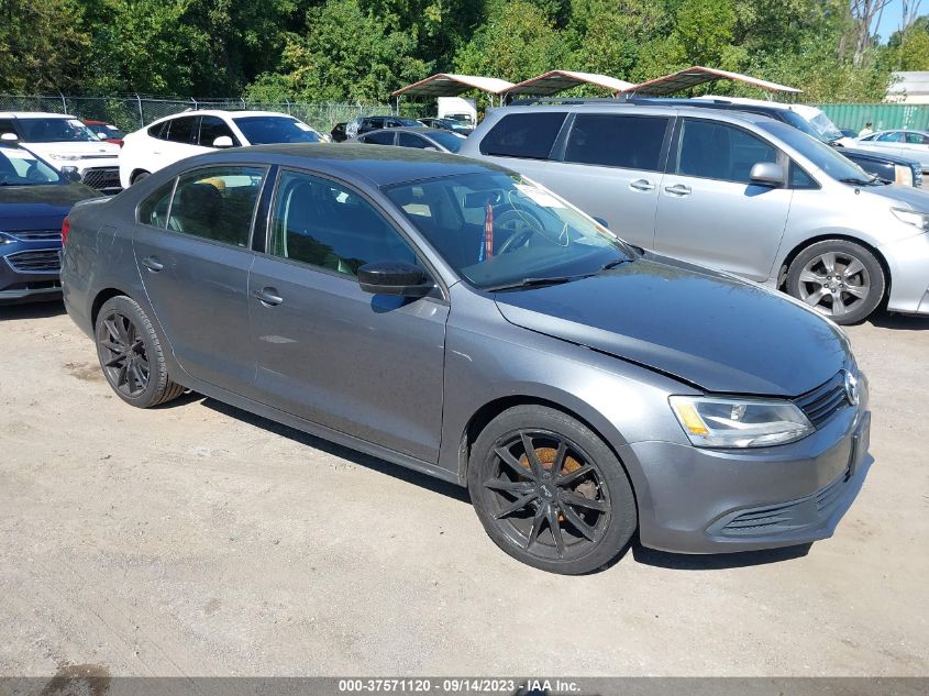 2014 VOLKSWAGEN JETTA SEDAN S - 3VW2K7AJ4EM291042