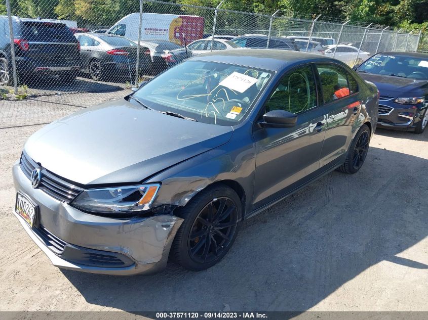 2014 VOLKSWAGEN JETTA SEDAN S - 3VW2K7AJ4EM291042