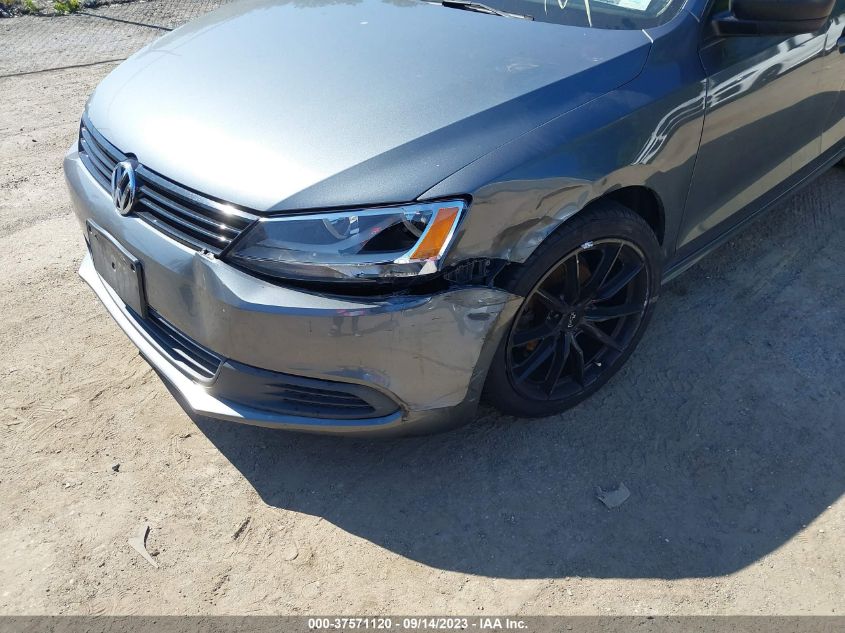 2014 VOLKSWAGEN JETTA SEDAN S - 3VW2K7AJ4EM291042