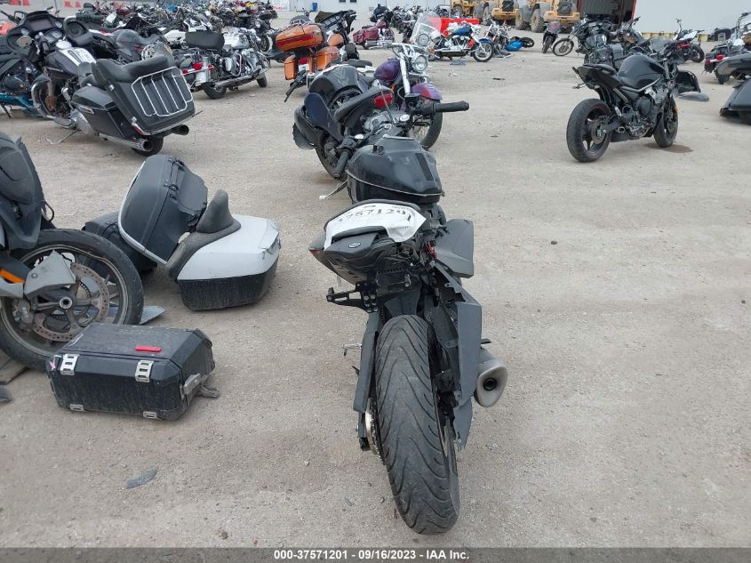 2017 YAMAHA YZFR3 MH3RH06YXHK016379