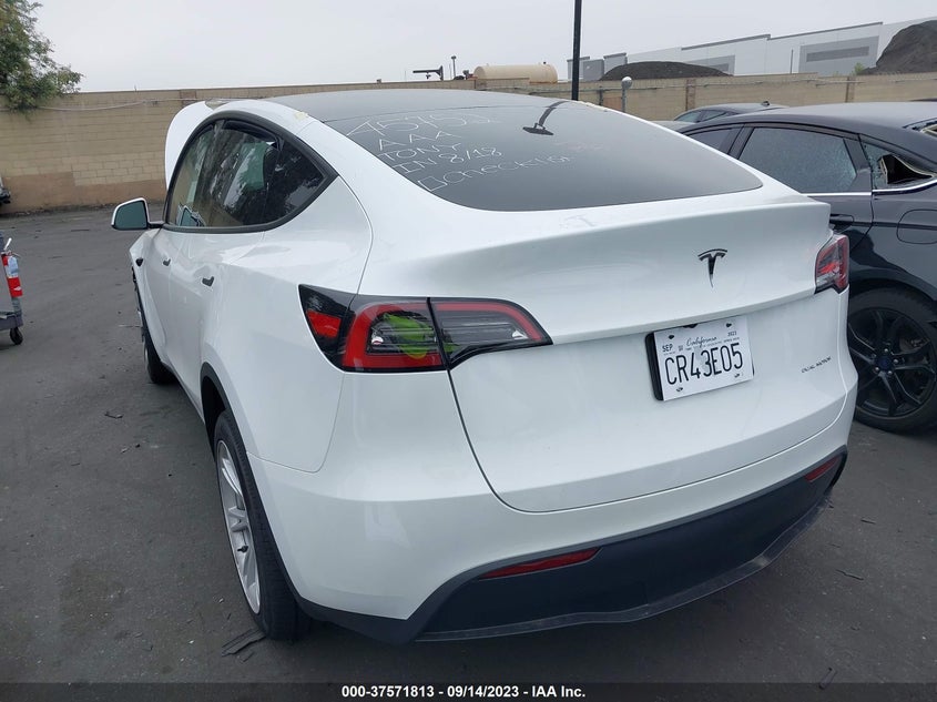 VIN 7SAYGDEE2PA137723 2023 TESLA MODEL Y LONG RANGE
