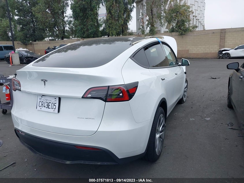 VIN 7SAYGDEE2PA137723 2023 TESLA MODEL Y LONG RANGE