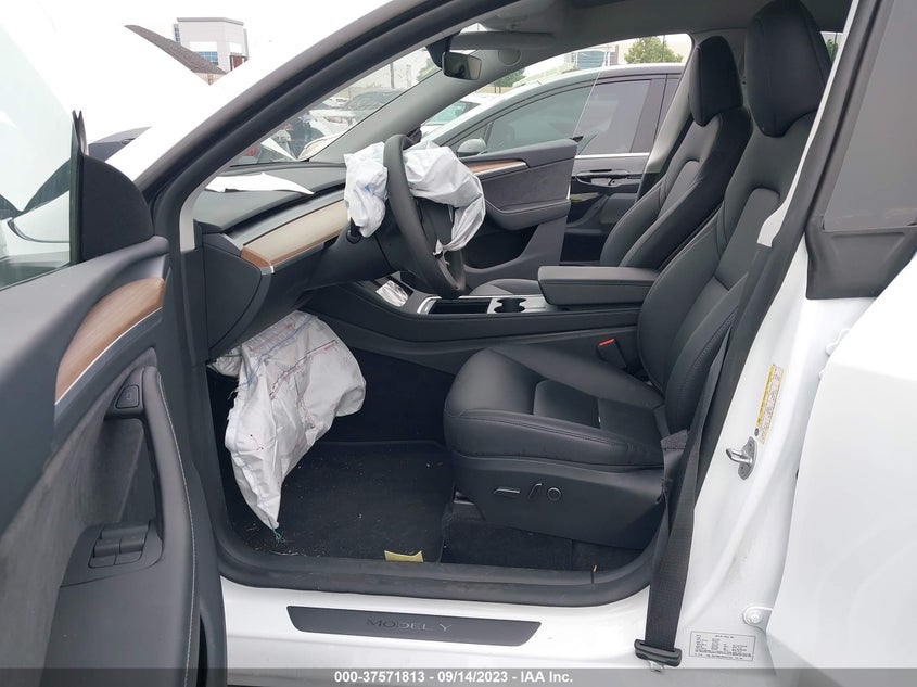 VIN 7SAYGDEE2PA137723 2023 TESLA MODEL Y LONG RANGE