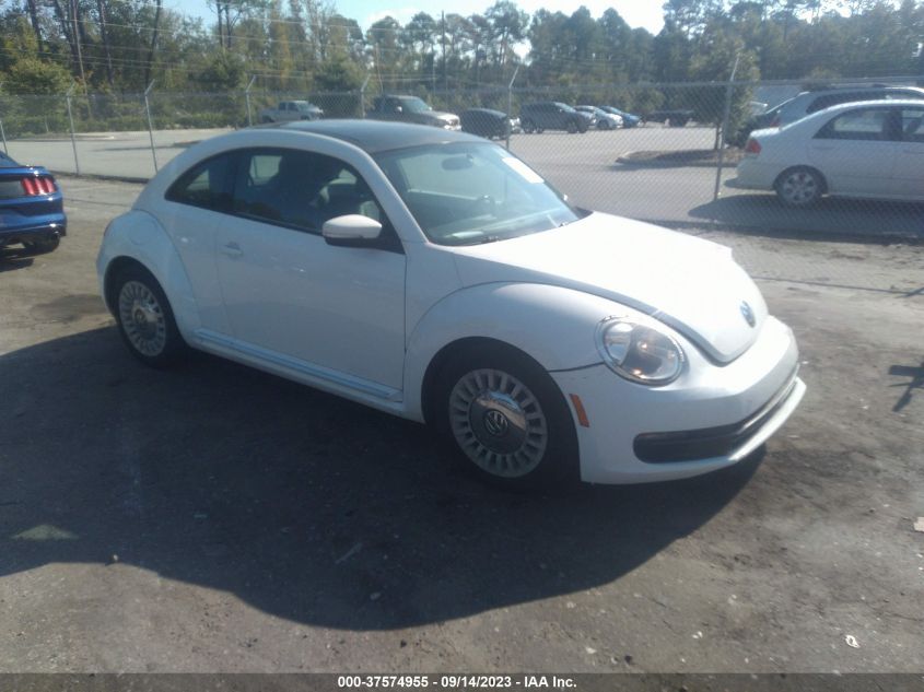 2013 VOLKSWAGEN BEETLE COUPE 2.5L W/SUN - 3VWJX7AT9DM678098