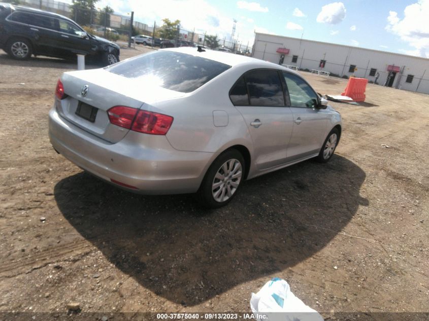 2014 VOLKSWAGEN JETTA SEDAN SE - 3VWD17AJ5EM401446