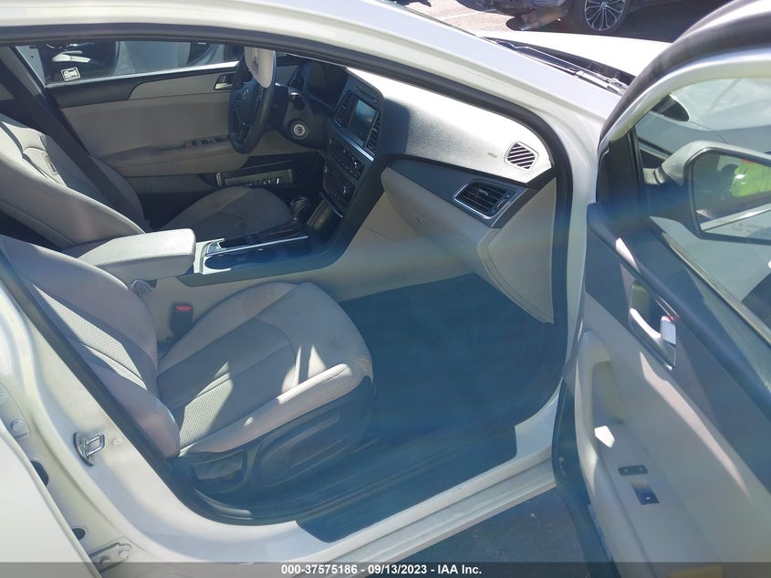 VIN 5NPE24AF5HH555180 2017 HYUNDAI SONATA SE