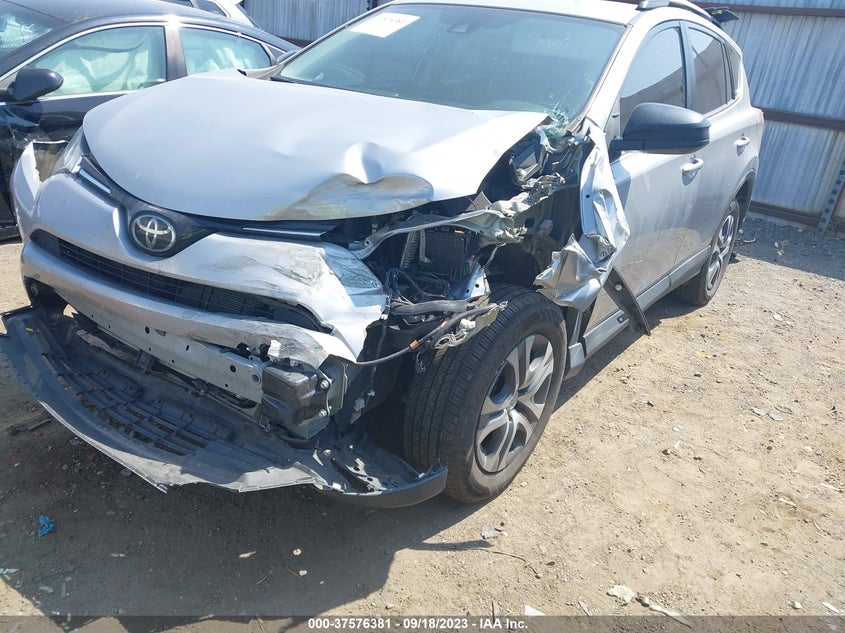 VIN 2T3ZFREV8JW513332 2018 TOYOTA RAV4 LE