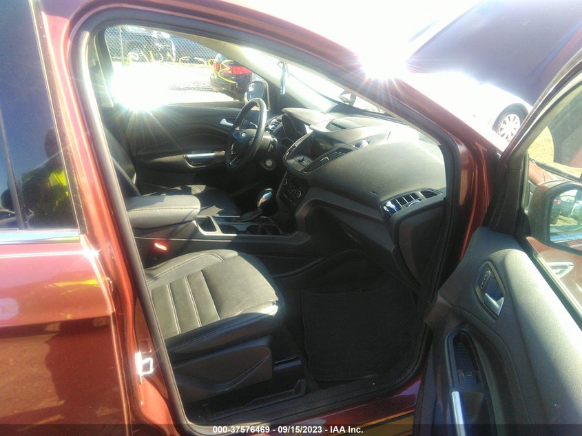 VIN 1FMCU9HD2JUC33378 2018 FORD ESCAPE SEL