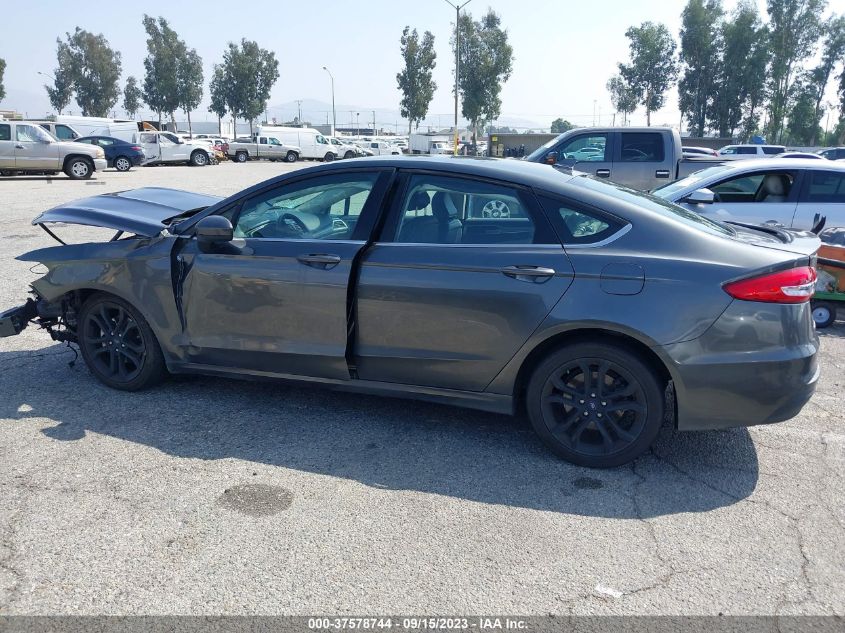 3FA6P0HD8LR113833 Ford Fusion SE 14