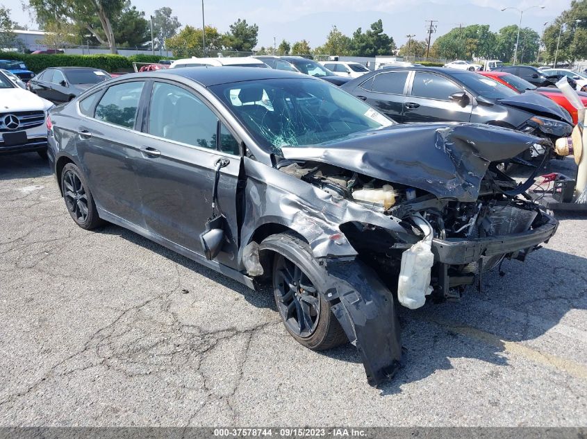 3FA6P0HD8LR113833 Ford Fusion SE