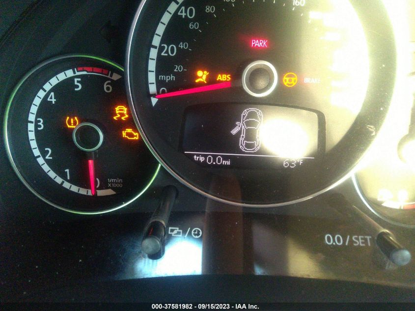 2013 VOLKSWAGEN BEETLE CONVERTIBLE 2.0L TDI 3VW6L7AT4DM816387
