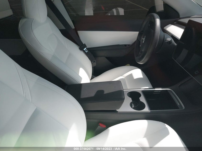 VIN 5YJYGAEE8MF215609 2021 TESLA MODEL Y LONG RANGE