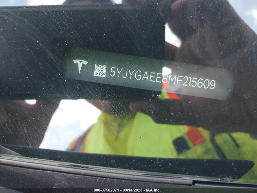 VIN 5YJYGAEE8MF215609 2021 TESLA MODEL Y LONG RANGE