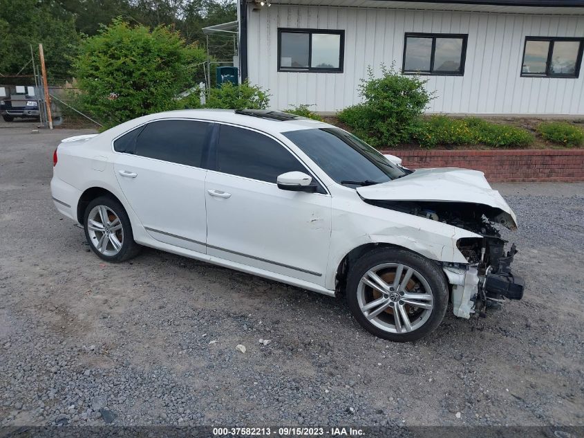 2015 VOLKSWAGEN PASSAT 1.8T SE W/SUNROOF & NAV - 1VWBS7A30FC036716