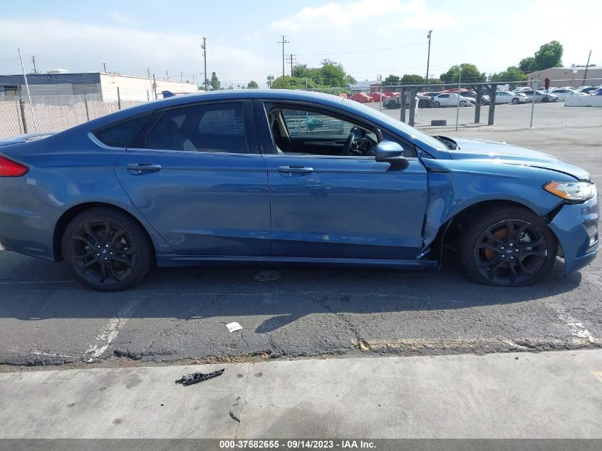 3FA6P0HD5KR135013 Ford Fusion SE 13