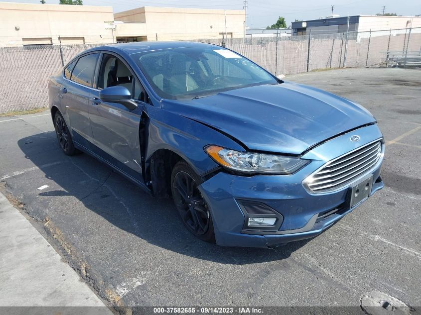 3FA6P0HD5KR135013 Ford Fusion SE