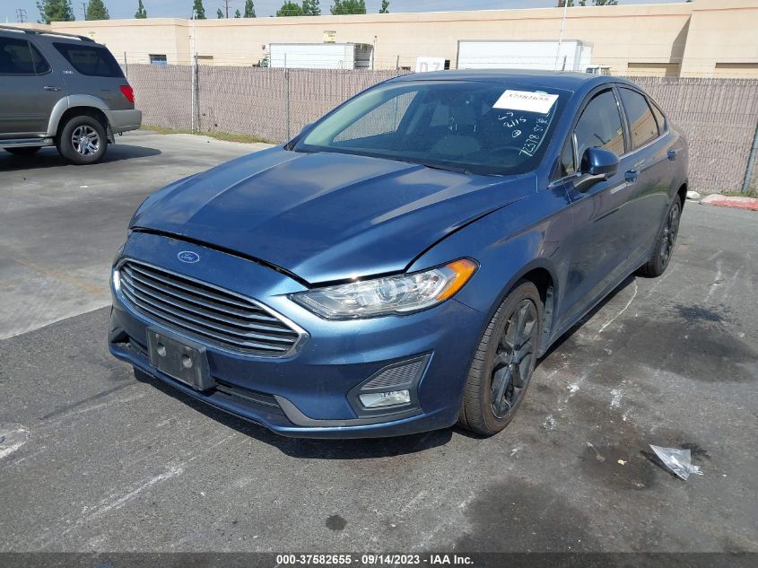 3FA6P0HD5KR135013 Ford Fusion SE 2