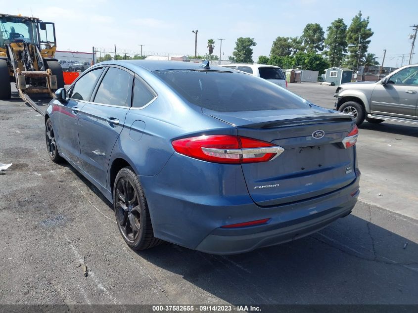 3FA6P0HD5KR135013 Ford Fusion SE 3