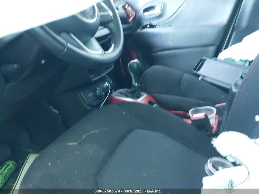 VIN ZACNJBC18KPK12402 2019 JEEP RENEGADE TRAILHAWK
