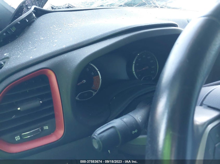 VIN ZACNJBC18KPK12402 2019 JEEP RENEGADE TRAILHAWK
