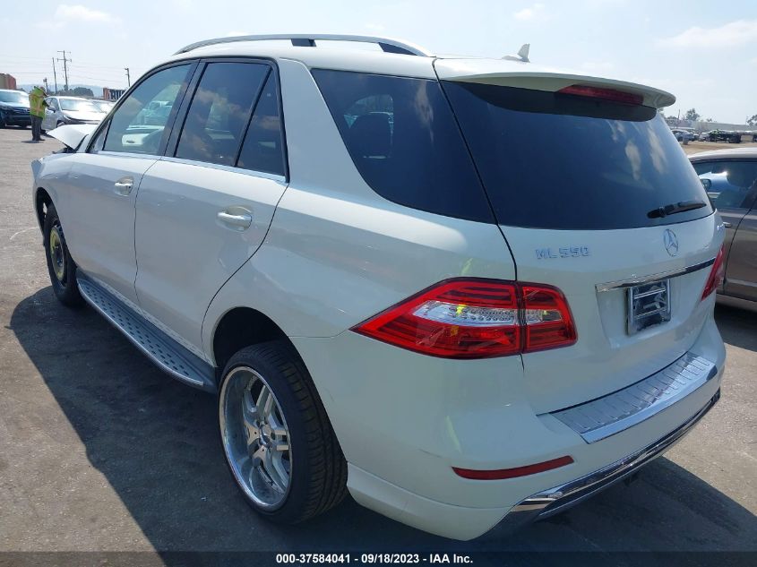 2013 MERCEDES-BENZ M-CLASS ML 550 4JGDA7DB6DA097879