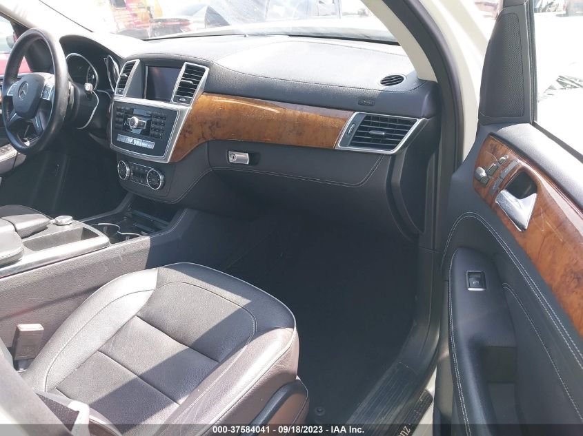 2013 MERCEDES-BENZ M-CLASS ML 550 4JGDA7DB6DA097879