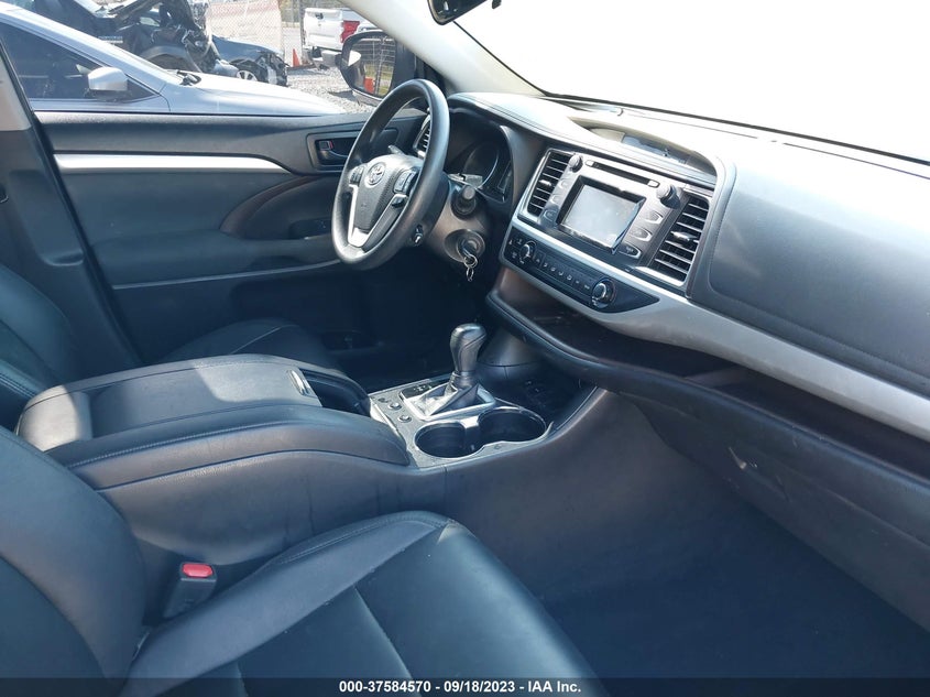VIN 5TDZZRFH5KS319862 2019 TOYOTA HIGHLANDER LE