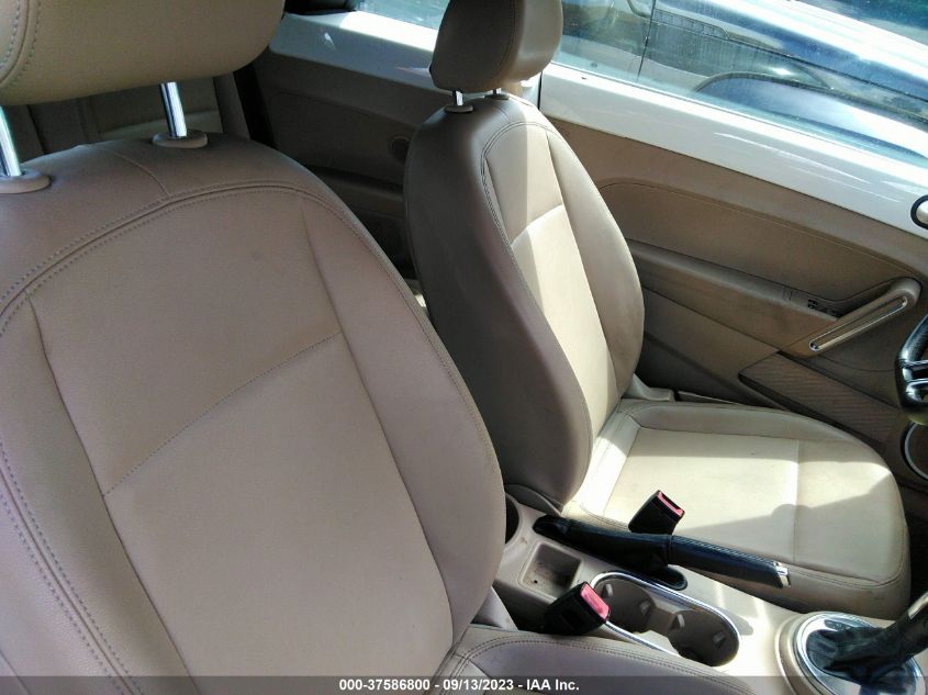 2013 VOLKSWAGEN BEETLE CONVERTIBLE 2.5L 3VW5X7AT4DM810847