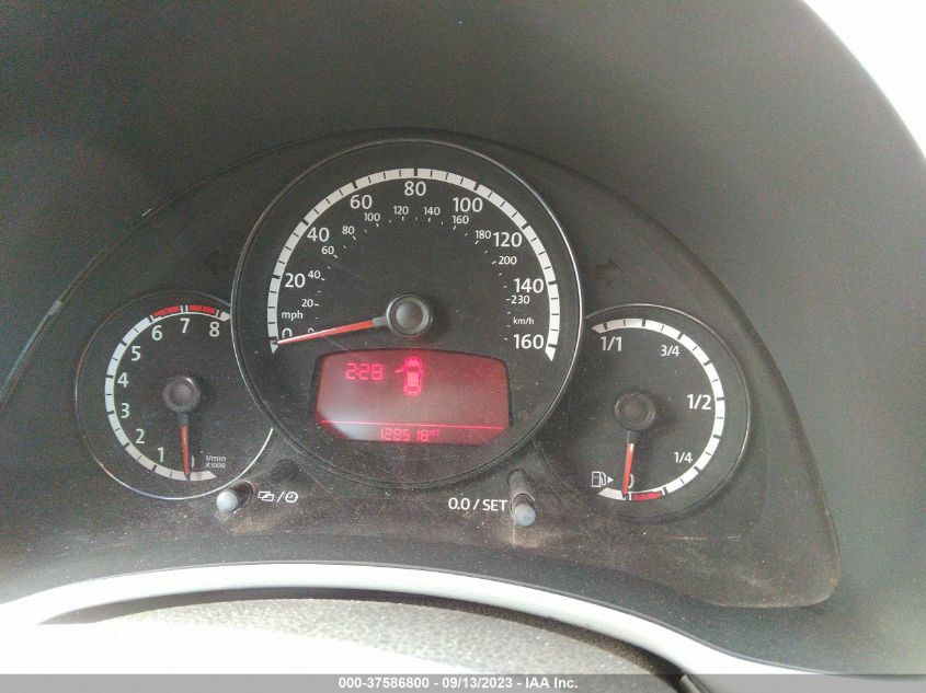 2013 VOLKSWAGEN BEETLE CONVERTIBLE 2.5L 3VW5X7AT4DM810847