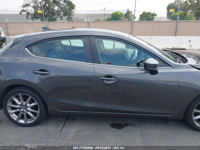 VIN 3MZBN1L34JM244932 2018 MAZDA MAZDA3 5-DOOR TOURING