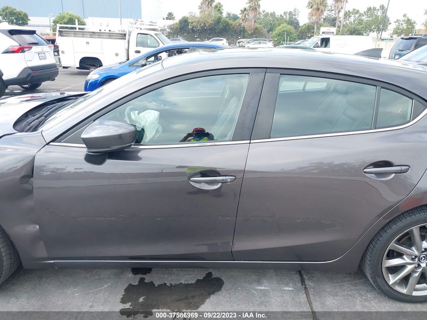 VIN 3MZBN1L34JM244932 2018 MAZDA MAZDA3 5-DOOR TOURING