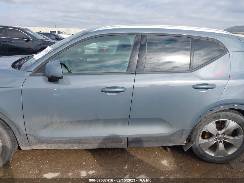 2021 VOLVO XC40 MOMENTUM YV4162UK7M2604629