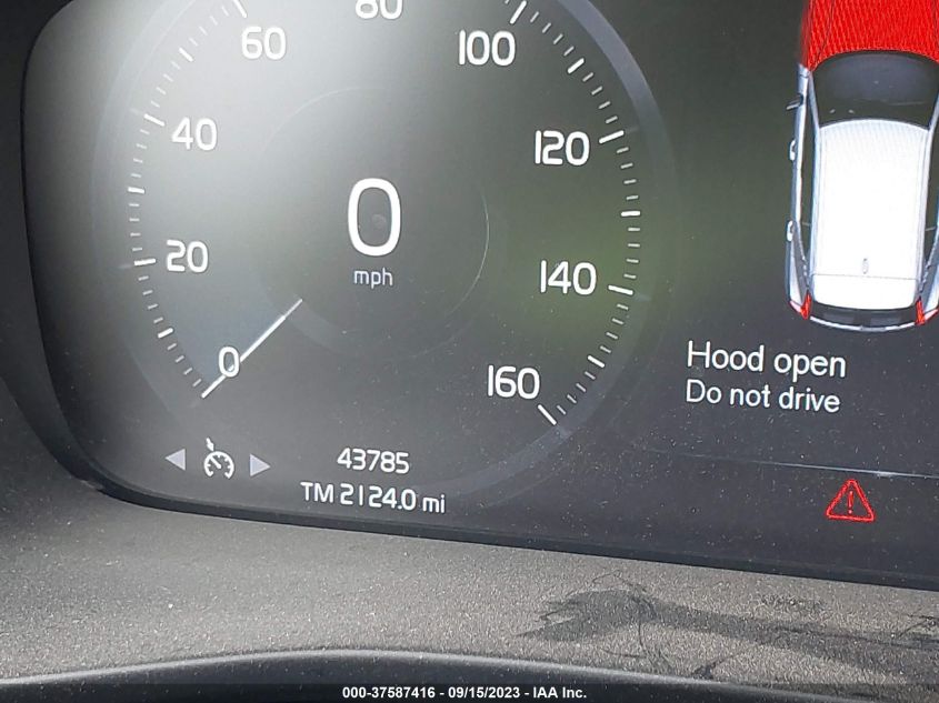 2021 VOLVO XC40 MOMENTUM YV4162UK7M2604629