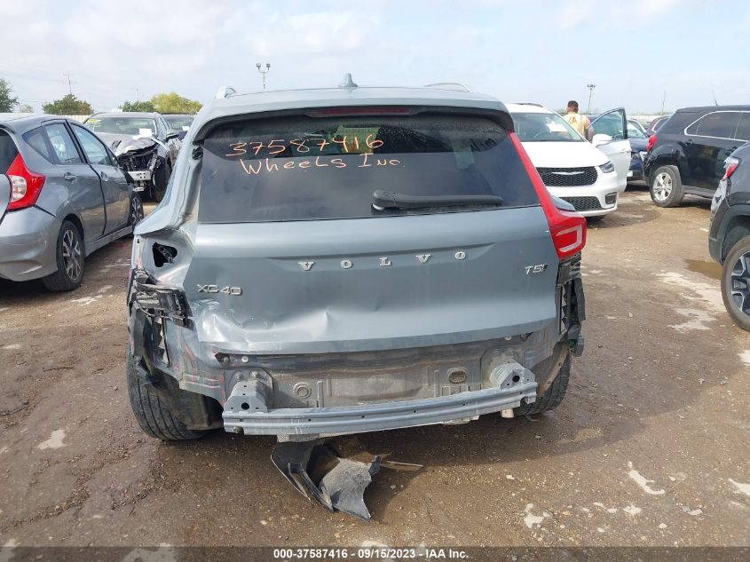 2021 VOLVO XC40 MOMENTUM YV4162UK7M2604629