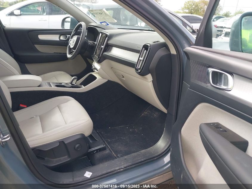 2021 VOLVO XC40 MOMENTUM YV4162UK7M2604629