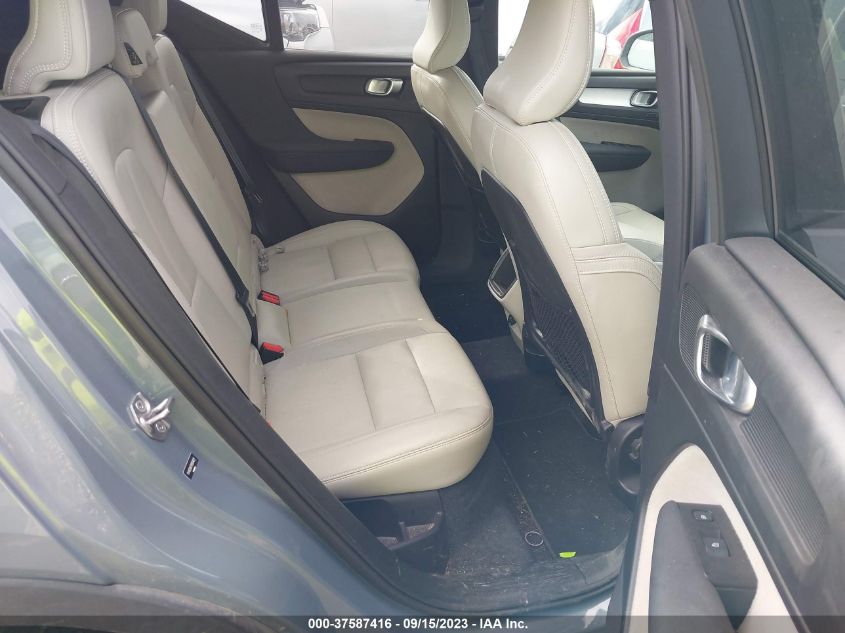 2021 VOLVO XC40 MOMENTUM YV4162UK7M2604629
