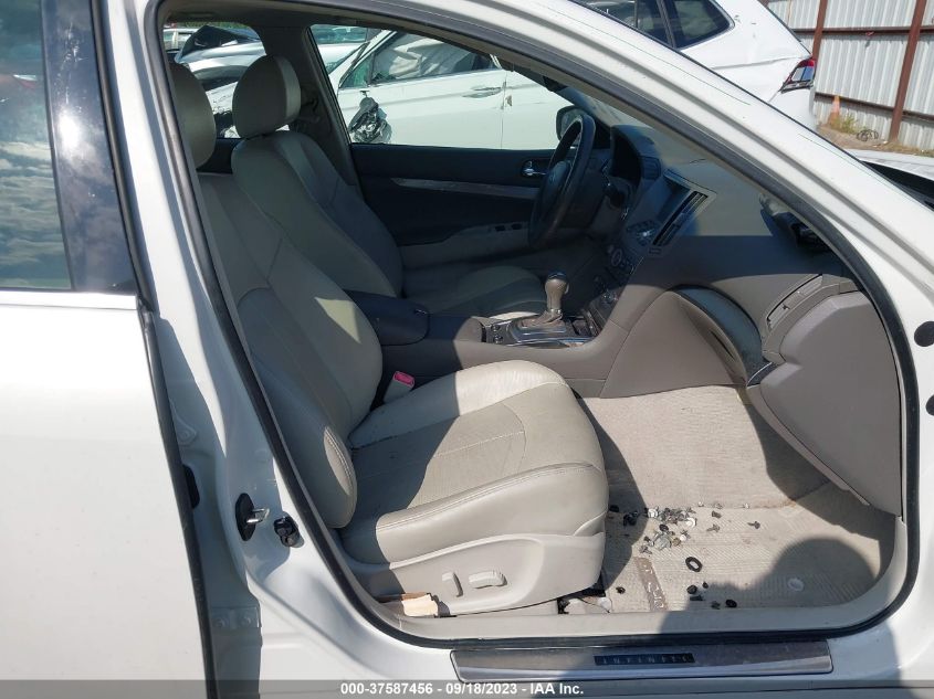 2015 INFINITI Q40 JN1CV6APXFM500183
