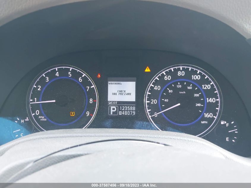 2015 INFINITI Q40 JN1CV6APXFM500183