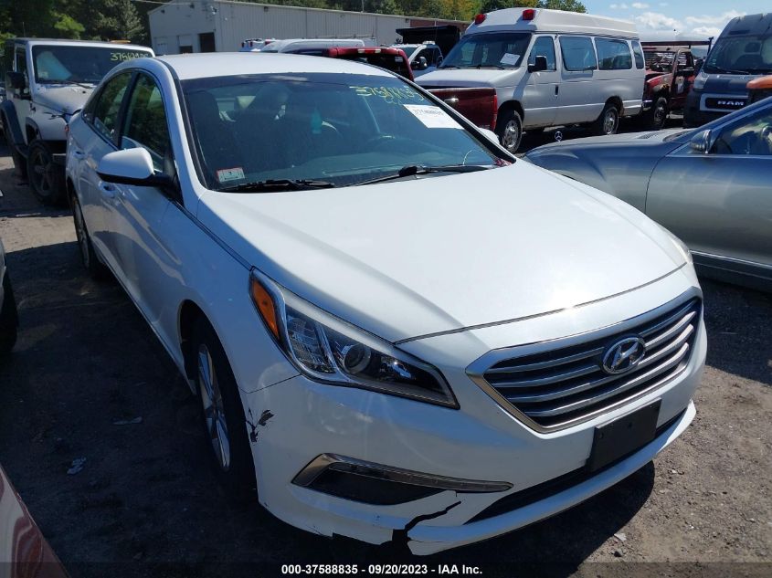 2015 HYUNDAI SONATA 2.4L SE - 5NPE24AF7FH229524