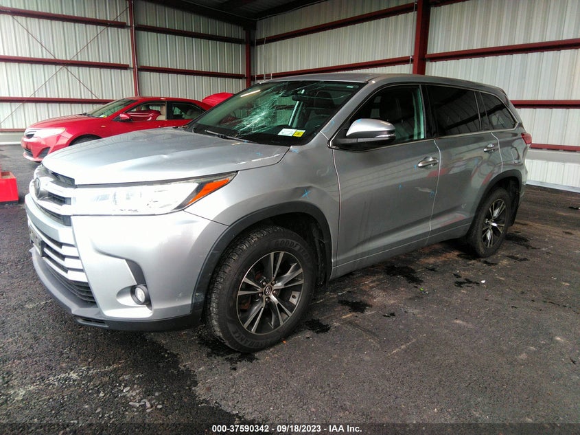 VIN 5TDBZRFH8JS857083 2018 TOYOTA HIGHLANDER LE