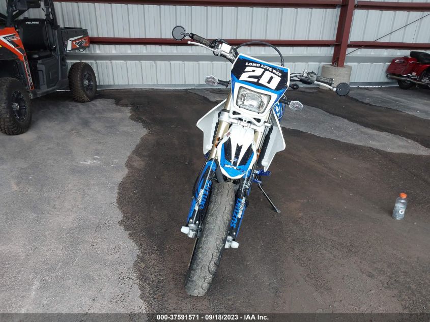 2022 SUZUKI DR-Z400 SM JS1SK44A4N7102858