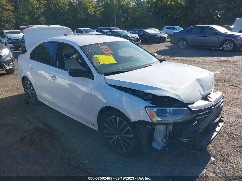 2016 VOLKSWAGEN JETTA SEDAN 1.8T SPORT - 3VWD17AJ0GM394697