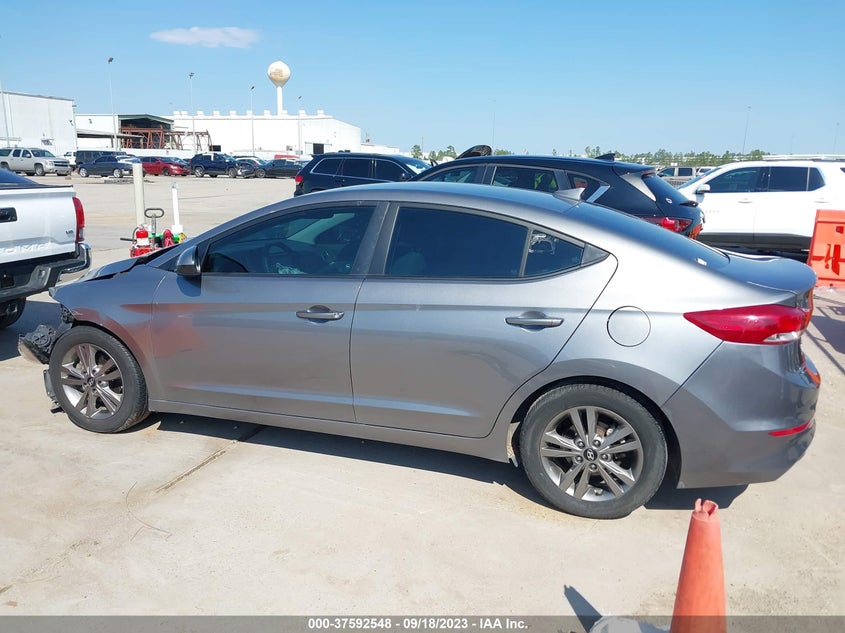 VIN 5NPD84LF5JH245656 2018 HYUNDAI ELANTRA SEL