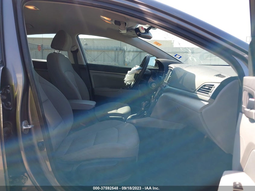 VIN 5NPD84LF5JH245656 2018 HYUNDAI ELANTRA SEL