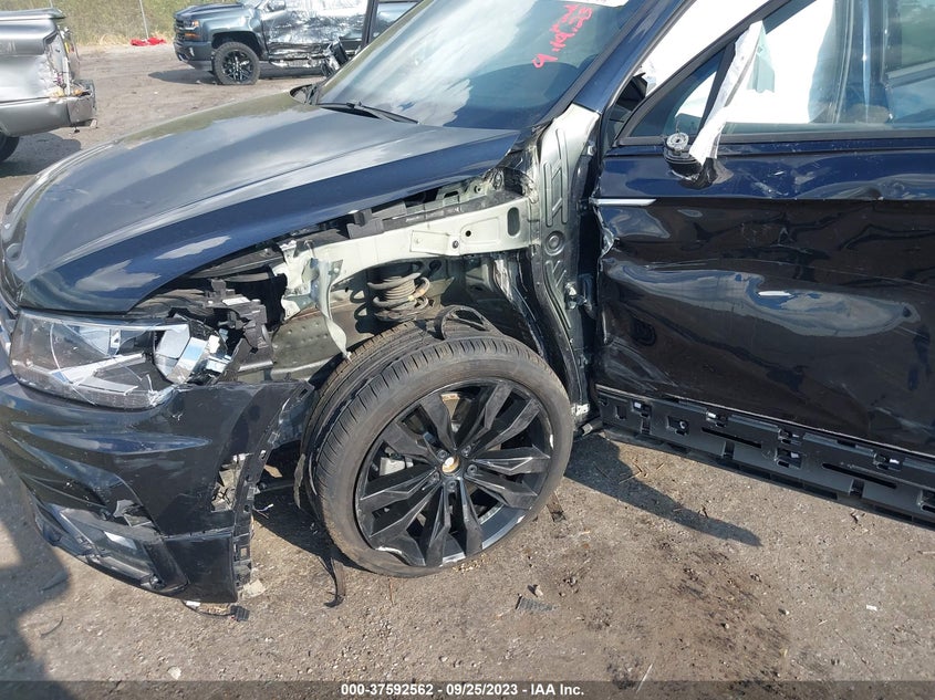 VIN 3VV3B7AX2MM125534 2021 VOLKSWAGEN TIGUAN SE/SE R-LINE BLACK/SEL