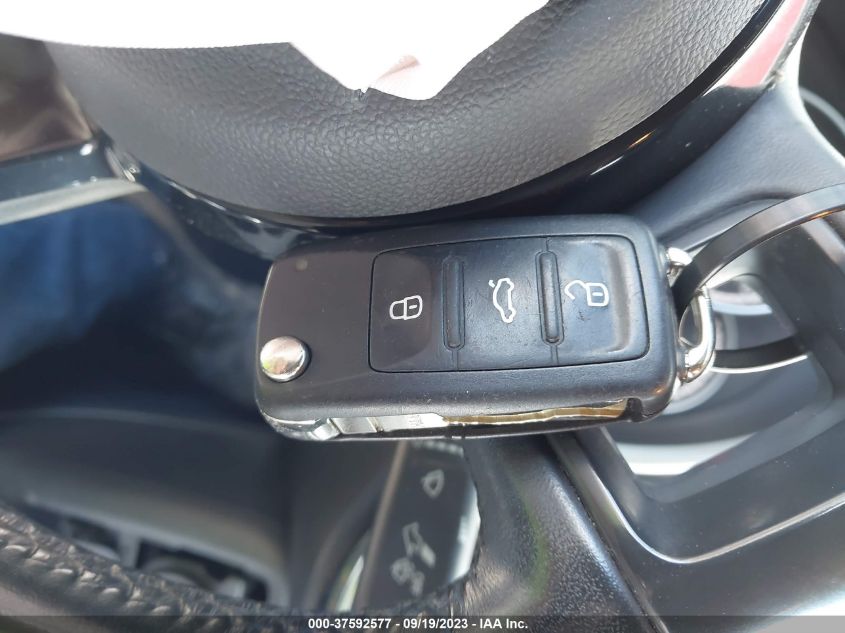 2014 VOLKSWAGEN BEETLE 2.0T R-LINE - 3VW7T7ATXEM818988